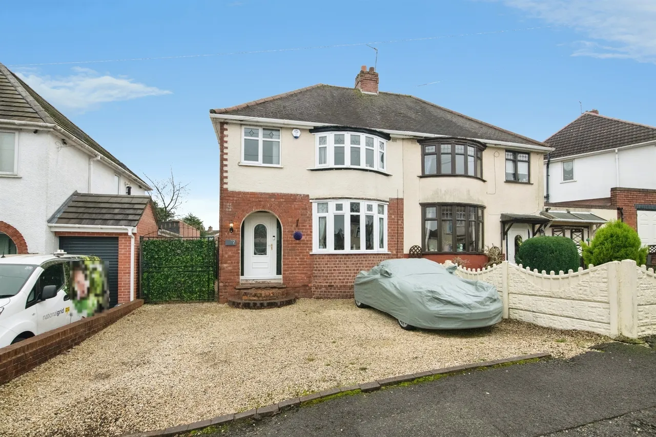 3 bed house for sale — Cromwell Drive, Dudley