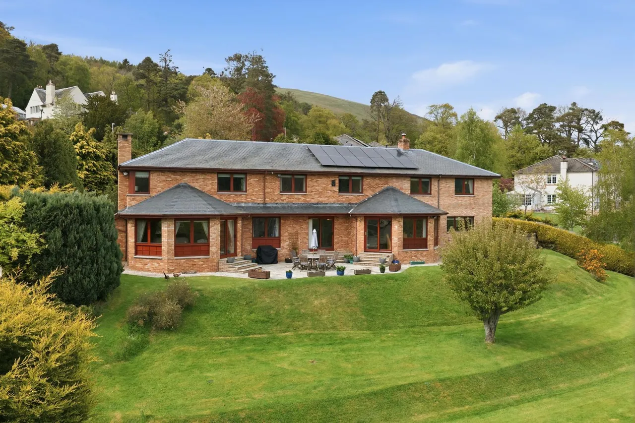 7 bed house for sale, St. Ronan's Terrace, Innerleithen, EH44