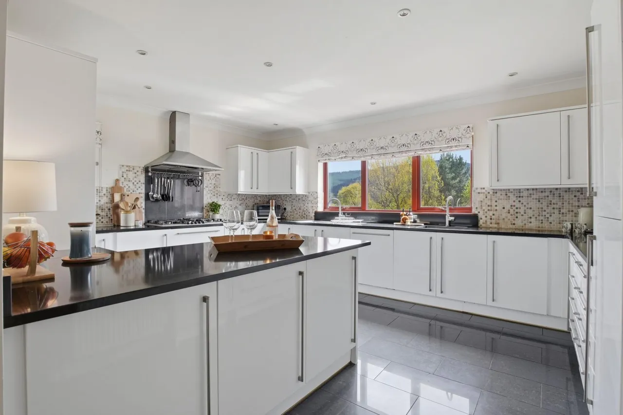 St. Ronan's Terrace, Innerleithen, EH44, photo 7