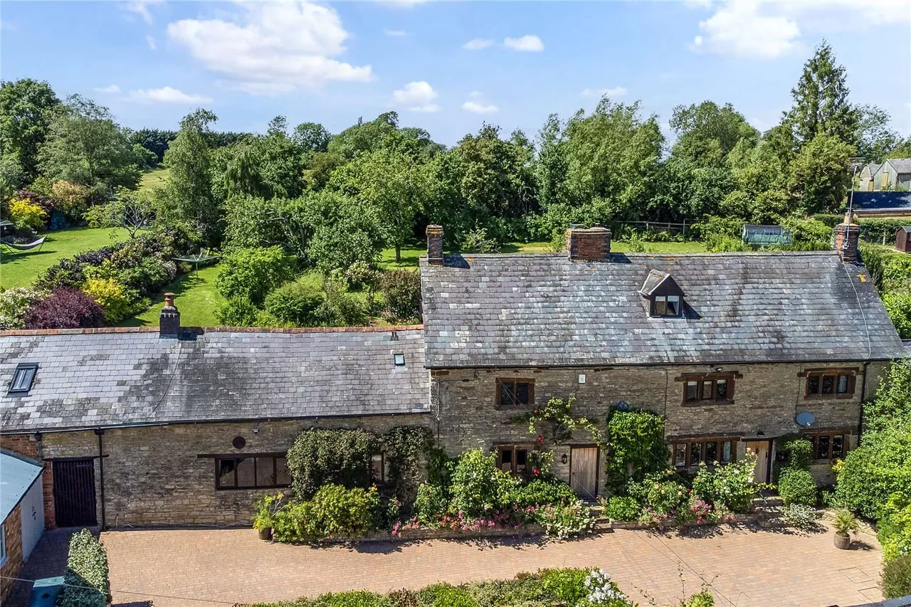 5 bed house for sale — Wappenham Road, Helmdon, Brackley, Northamptonshire, NN13 5QA