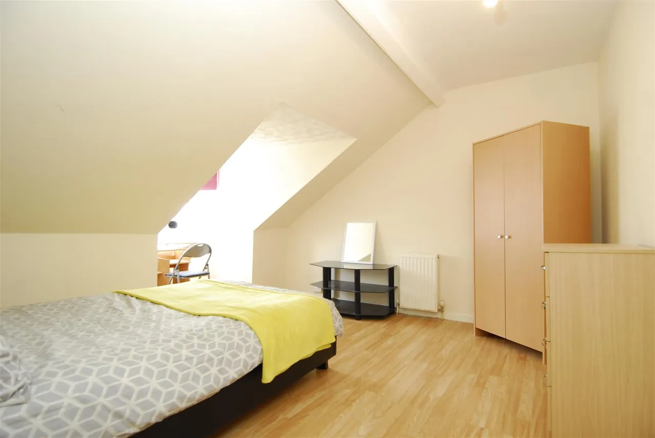 TFF Alexandra Road, Mutley, photo 2