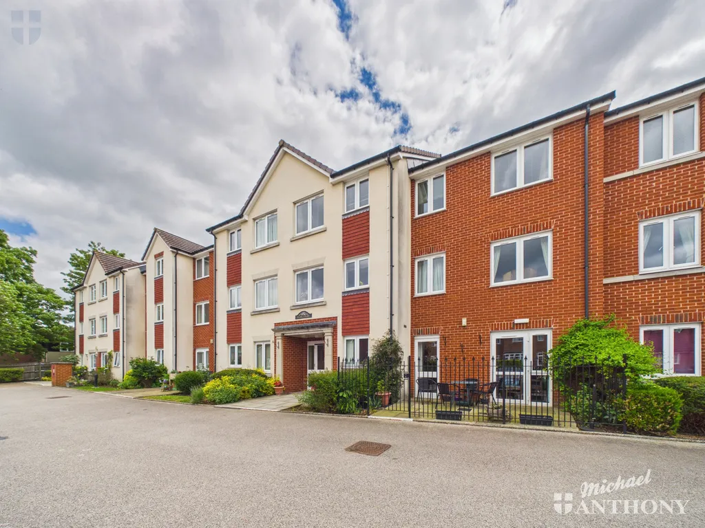 1 bed flat for sale — Pearl Court, Croft Road, Aylesbury, HP21 7BY