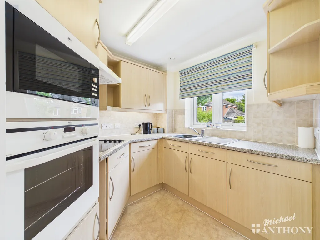 Pearl Court, Croft Road, Aylesbury, HP21 7BY, photo 3