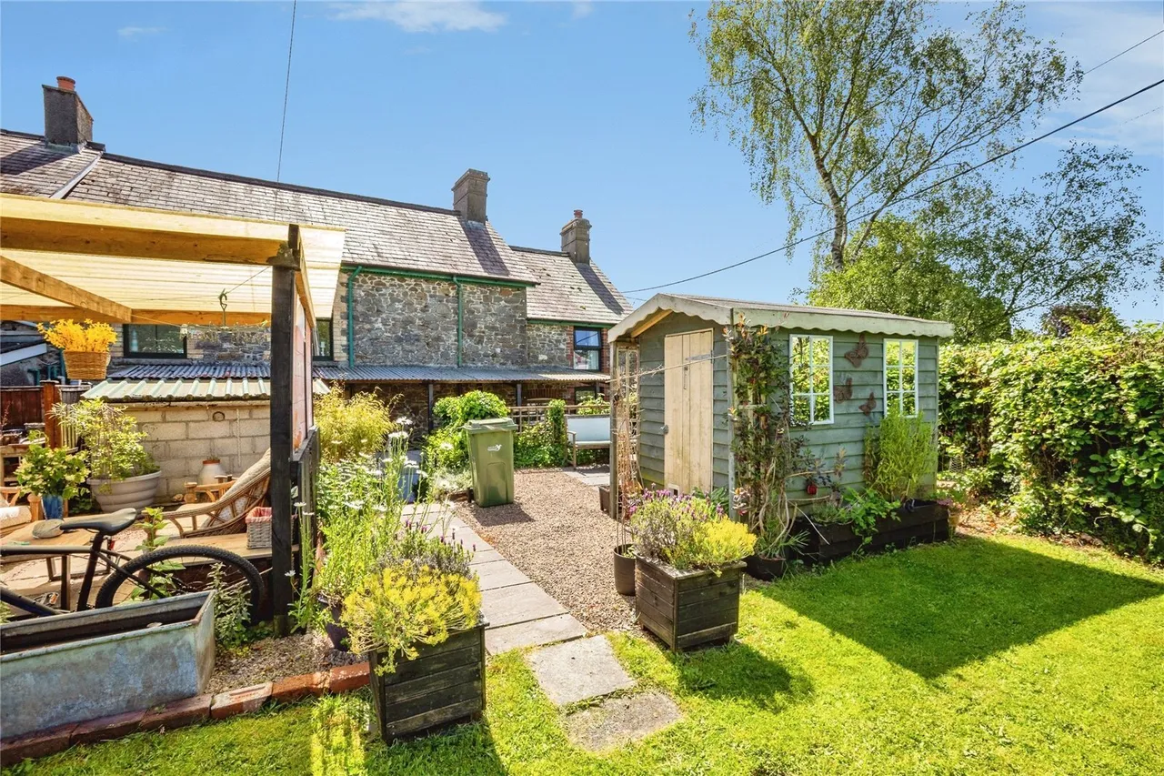 Llanwrda, SA19, photo 22