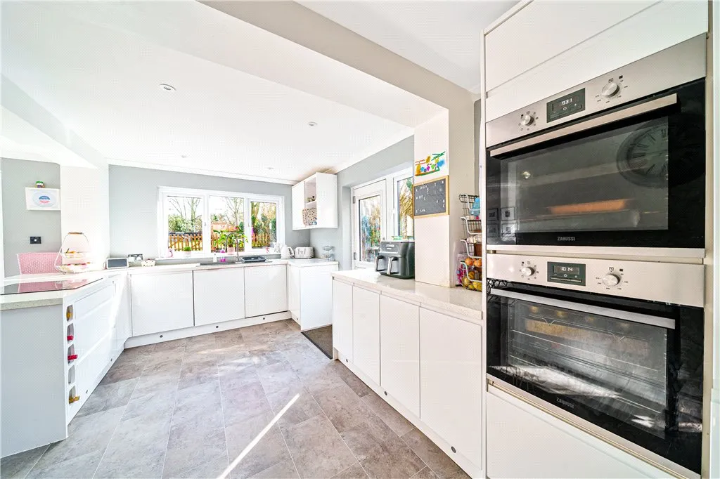 Brackley Lane, Abthorpe, Towcester, Northamptonshire, NN12 8QJ, photo 3