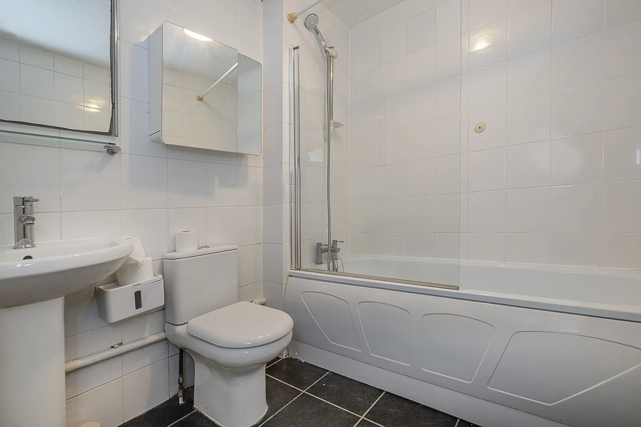 Alexandra Road, London, SW19, photo 7