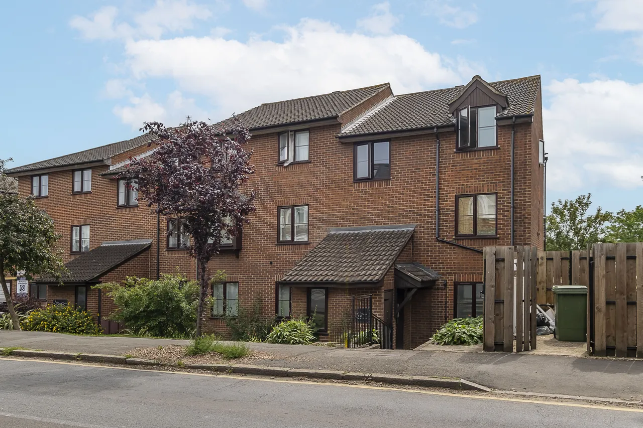 Alexandra Road, London, SW19, photo 8