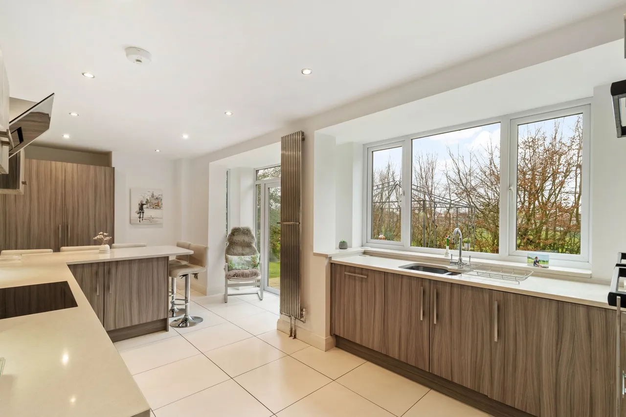 Lyons Lane, Appleton, Warrington, Warrington, WA4 5JG, photo 4