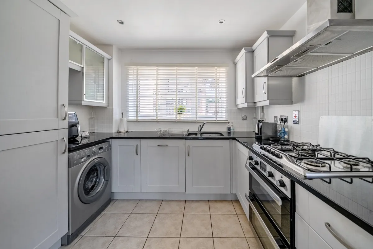 Furnival Close, Virginia Water GU25, photo 6