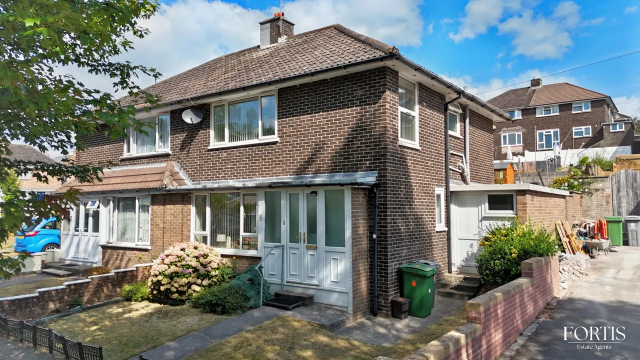 3 bed house for sale — Clover Grove, Cardiff, CF5