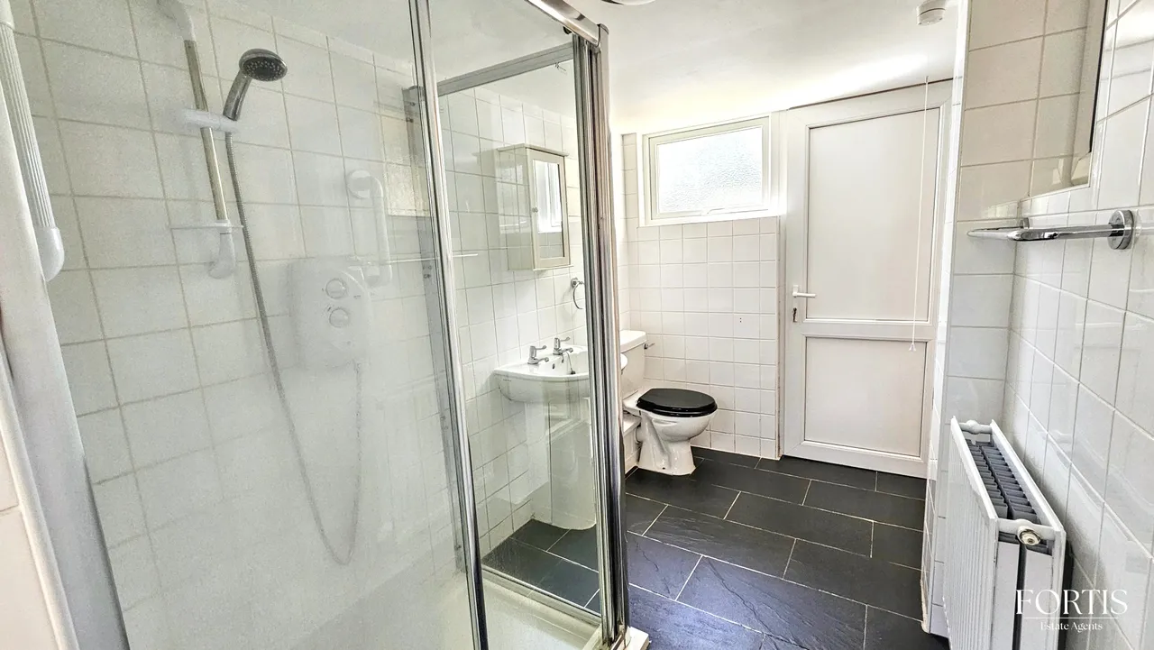 Clover Grove, Cardiff, CF5, photo 8