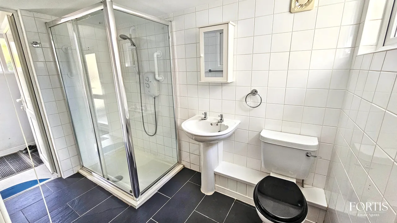 Clover Grove, Cardiff, CF5, photo 9