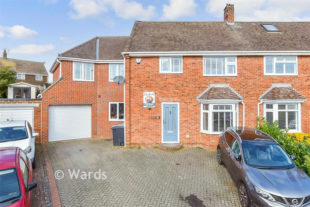 4 bed house for sale, Spruce Close, Larkfield, ME20