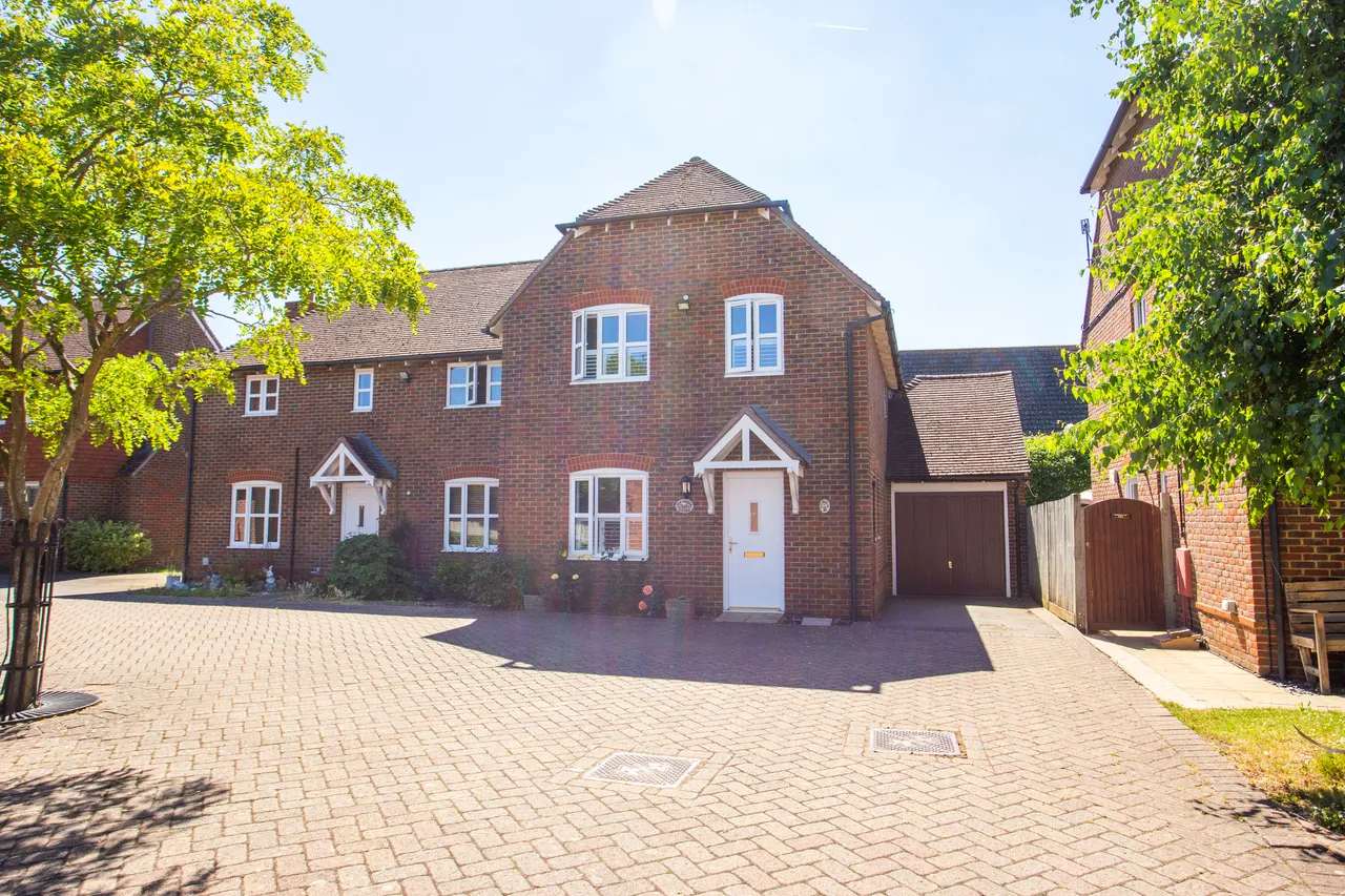 3 bed house for sale, Howland Mews, Canterbury, CT1