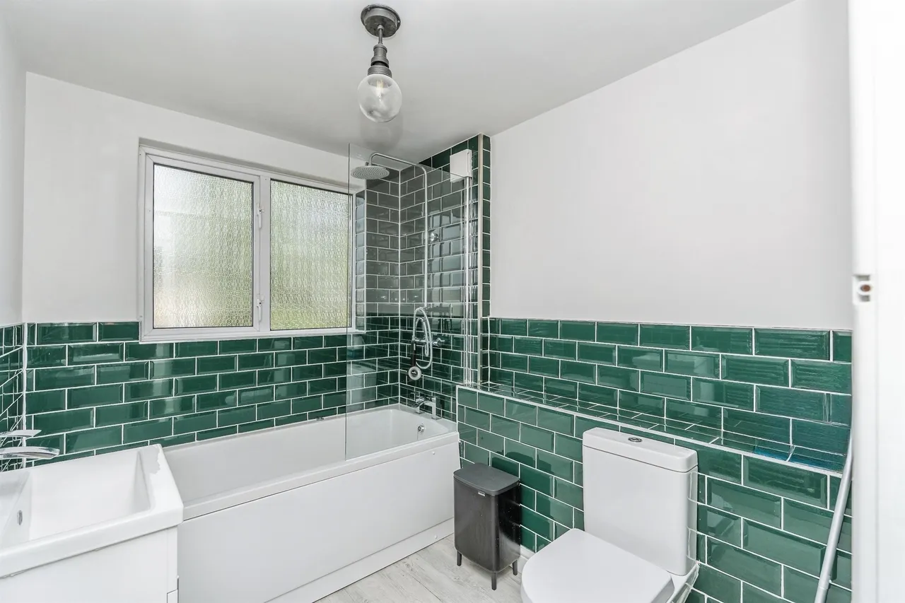 Downs Park Crescent, Totton, Southampton, photo 3