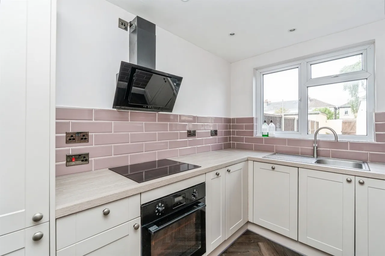 Downs Park Crescent, Totton, Southampton, photo 2