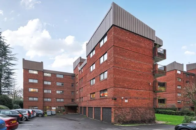 2 bed flat for sale, Spencer Close, London, N3