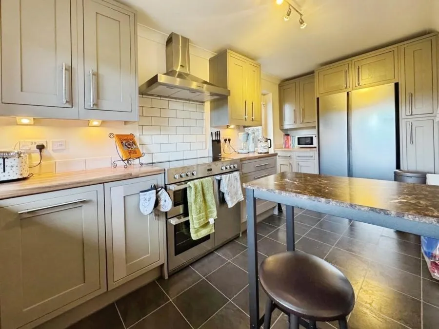 Wycombe Road, Saunderton, HP14, photo 5