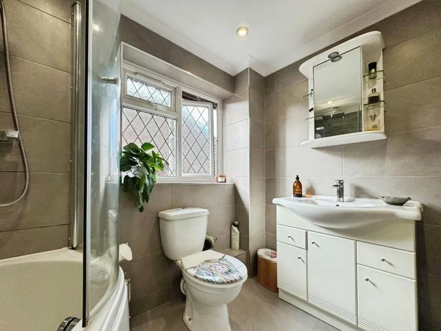 Wycombe Road, Saunderton, HP14, photo 16