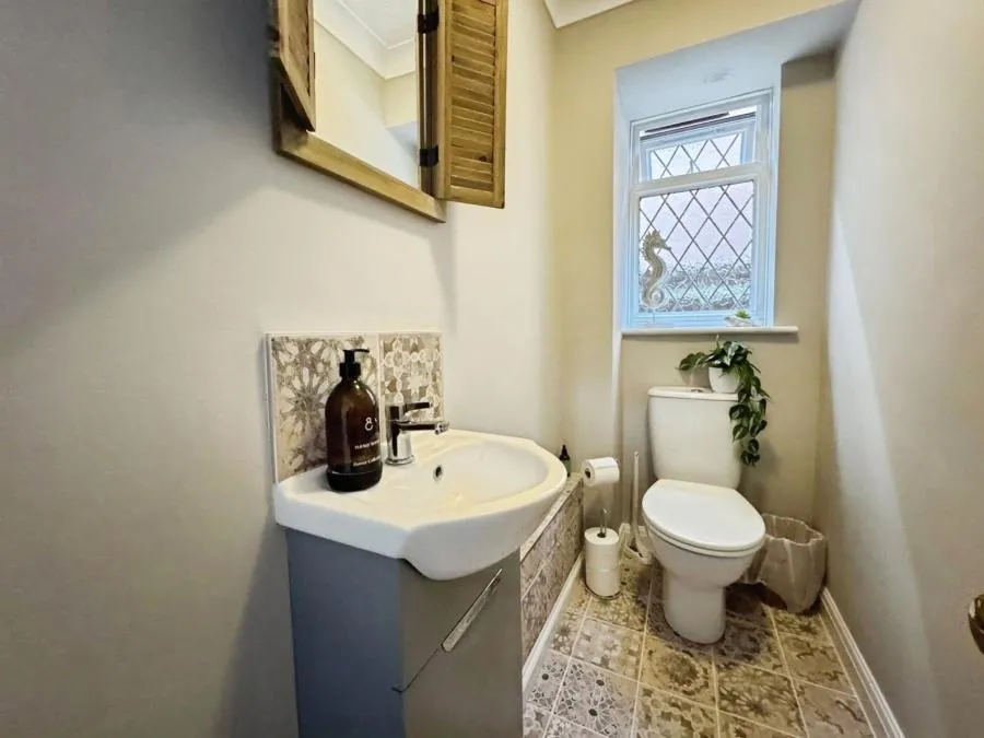 Wycombe Road, Saunderton, HP14, photo 8