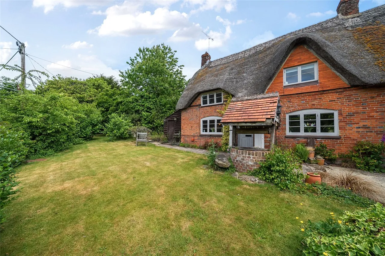 3 bed house for sale, High Street, Burbage, SN8