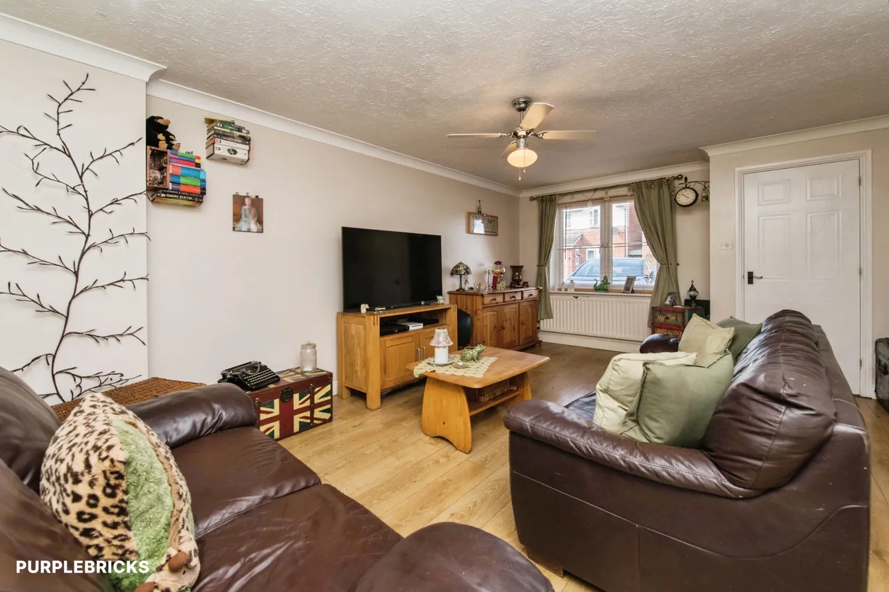 Hanover Gardens, Cullompton, EX15, photo 6