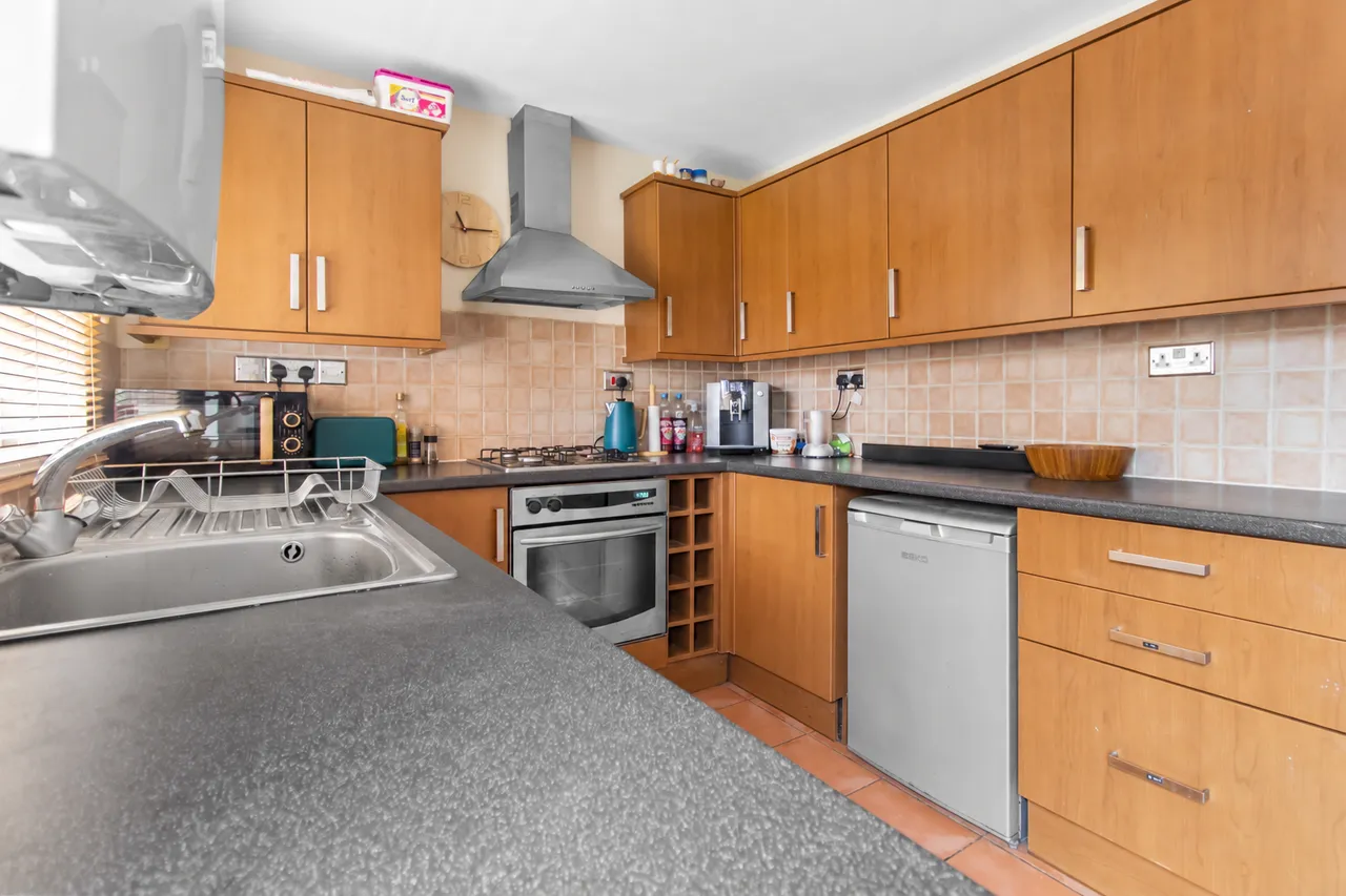 Dunsford Close, Swindon, SN1, photo 3