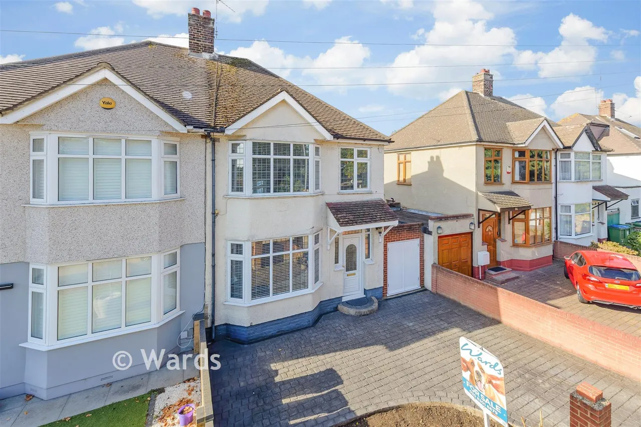 3 bed house for sale, Camdale Road, London, SE18