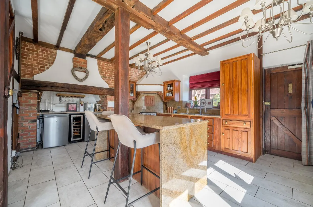 Beautiful Grade II Listed Country Home, Hunton, photo 6