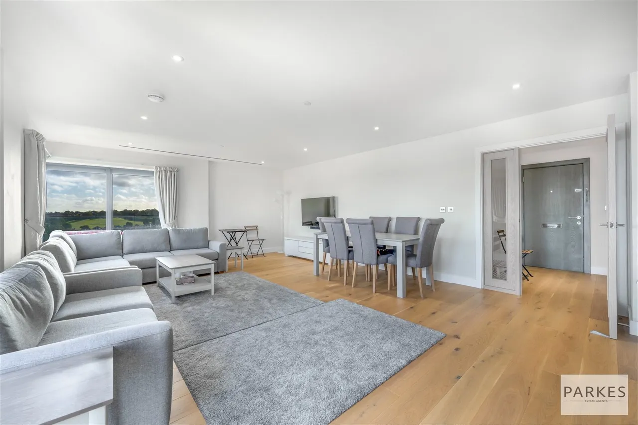 3 bed flat for sale — Beaufort Square, London, NW9 4BP