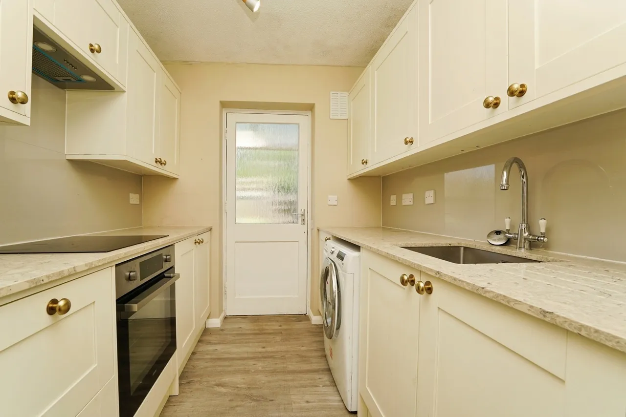 Fieldcourt Farmhouse, Courtfield Road, Quedgeley, Gloucester, GL2, photo 5