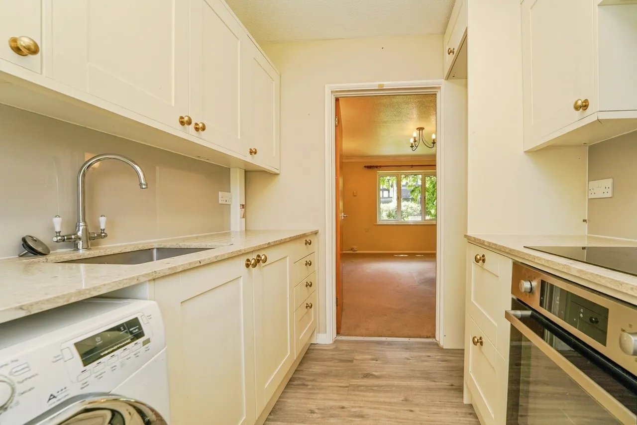 Fieldcourt Farmhouse, Courtfield Road, Quedgeley, Gloucester, GL2, photo 6