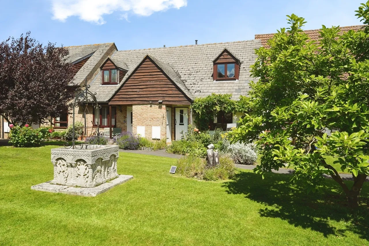 Fieldcourt Farmhouse, Courtfield Road, Quedgeley, Gloucester, GL2, photo 14