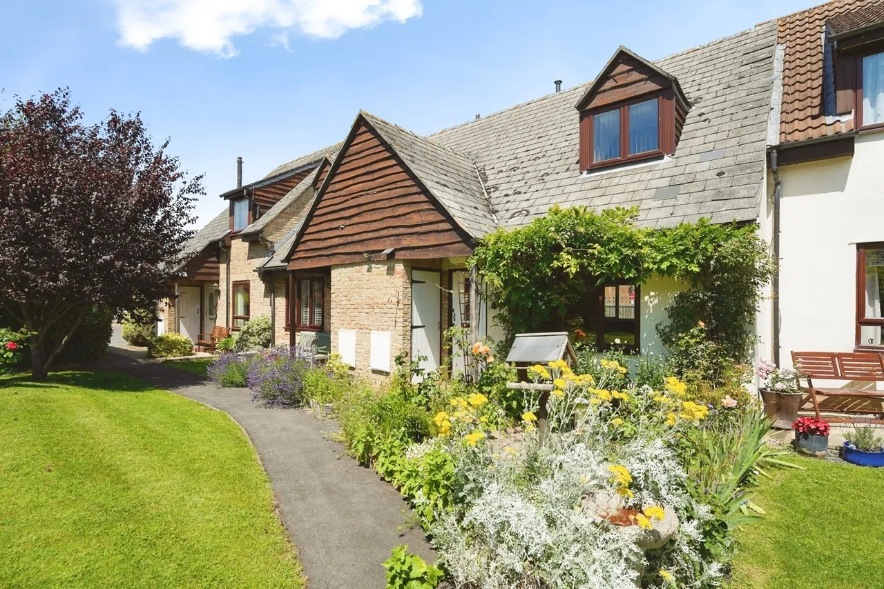 2 bed house for sale — Fieldcourt Farmhouse, Courtfield Road, Quedgeley, Gloucester, GL2