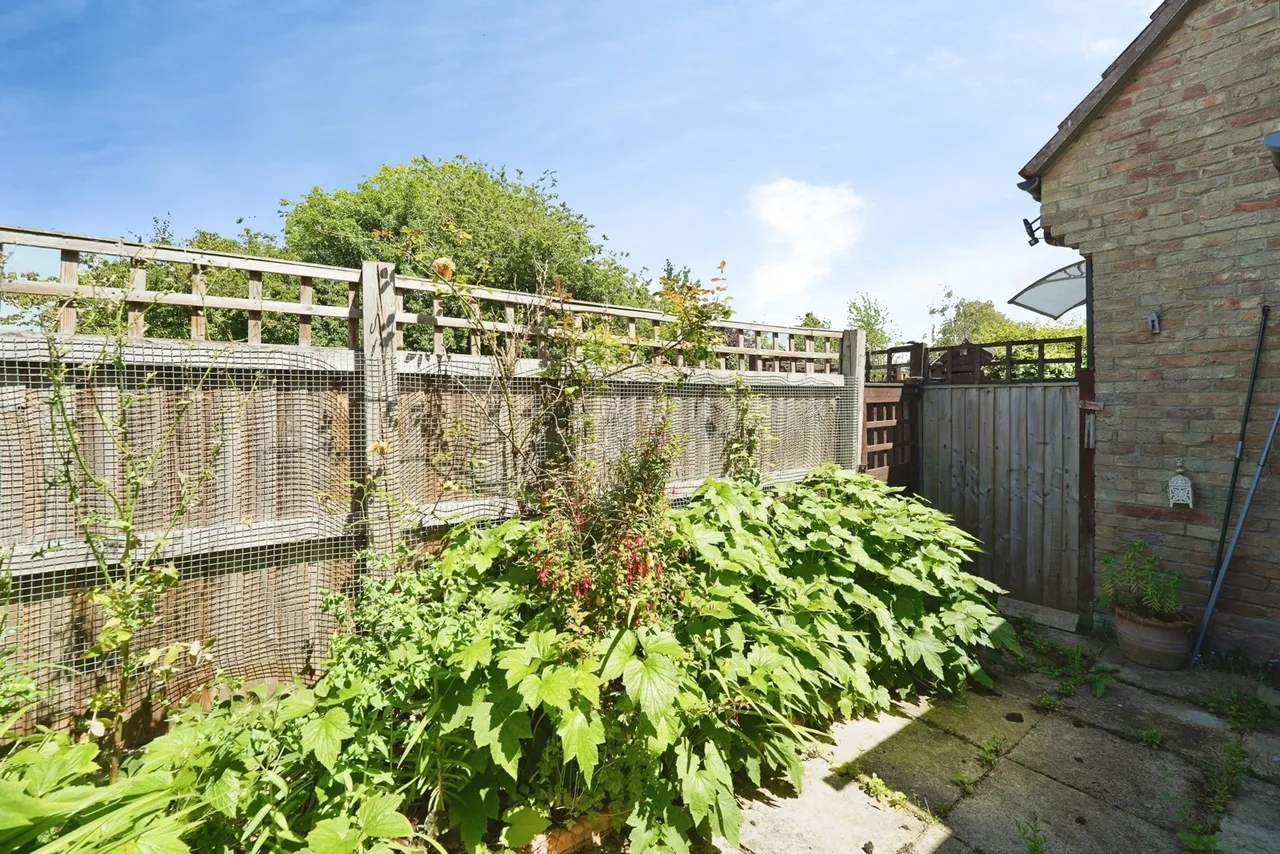 Fieldcourt Farmhouse, Courtfield Road, Quedgeley, Gloucester, GL2, photo 4