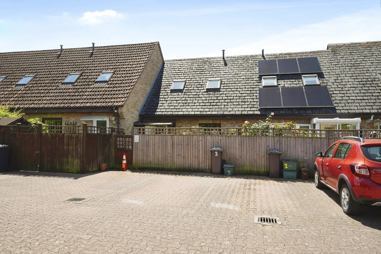 Fieldcourt Farmhouse, Courtfield Road, Quedgeley, Gloucester, GL2, photo 2
