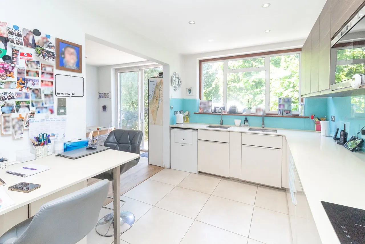 Broadfields Avenue, Edgware, HA8, photo 3