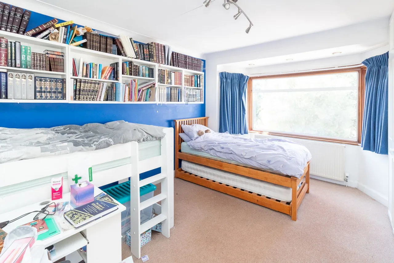 Broadfields Avenue, Edgware, HA8, photo 13