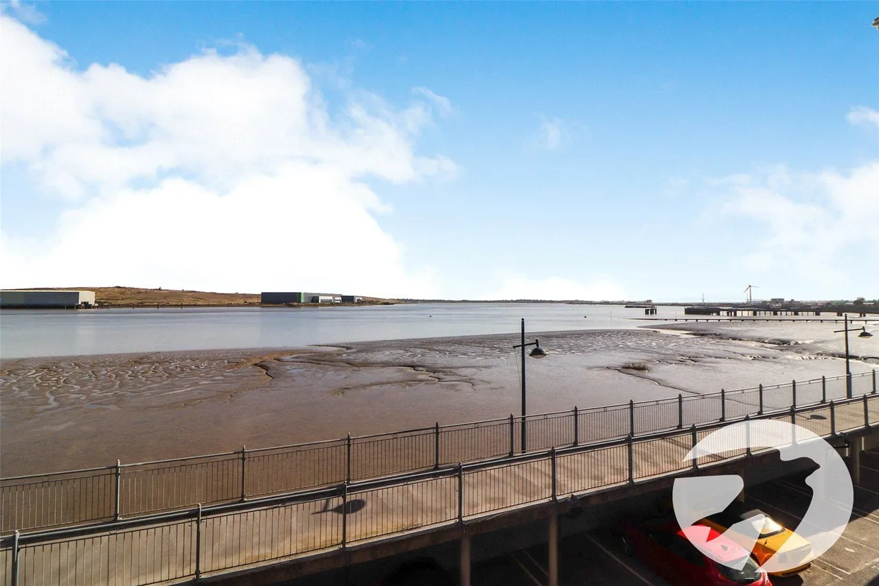 Schooner House, Chichester Wharf, DA8, photo 13