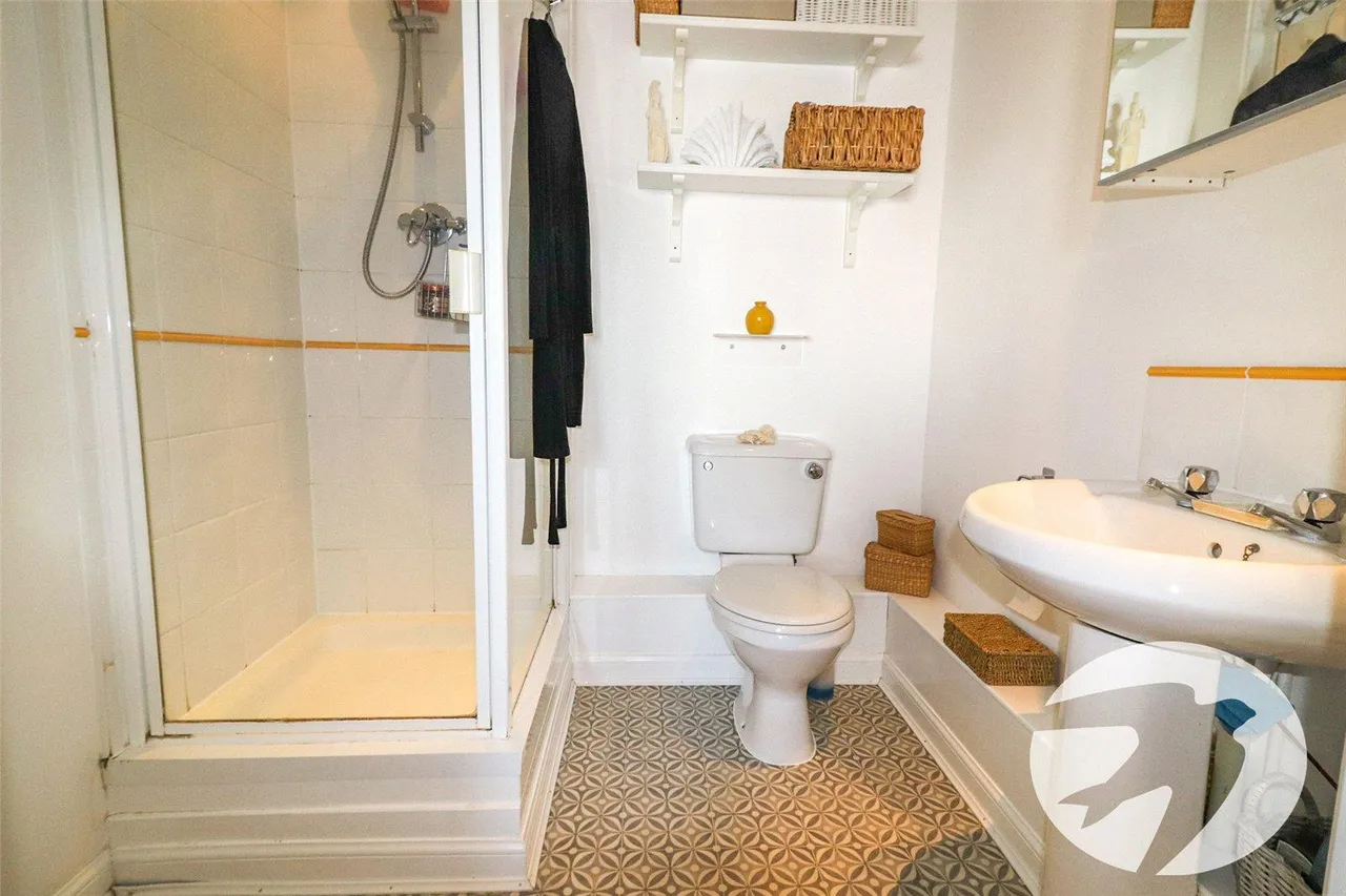 Schooner House, Chichester Wharf, DA8, photo 10
