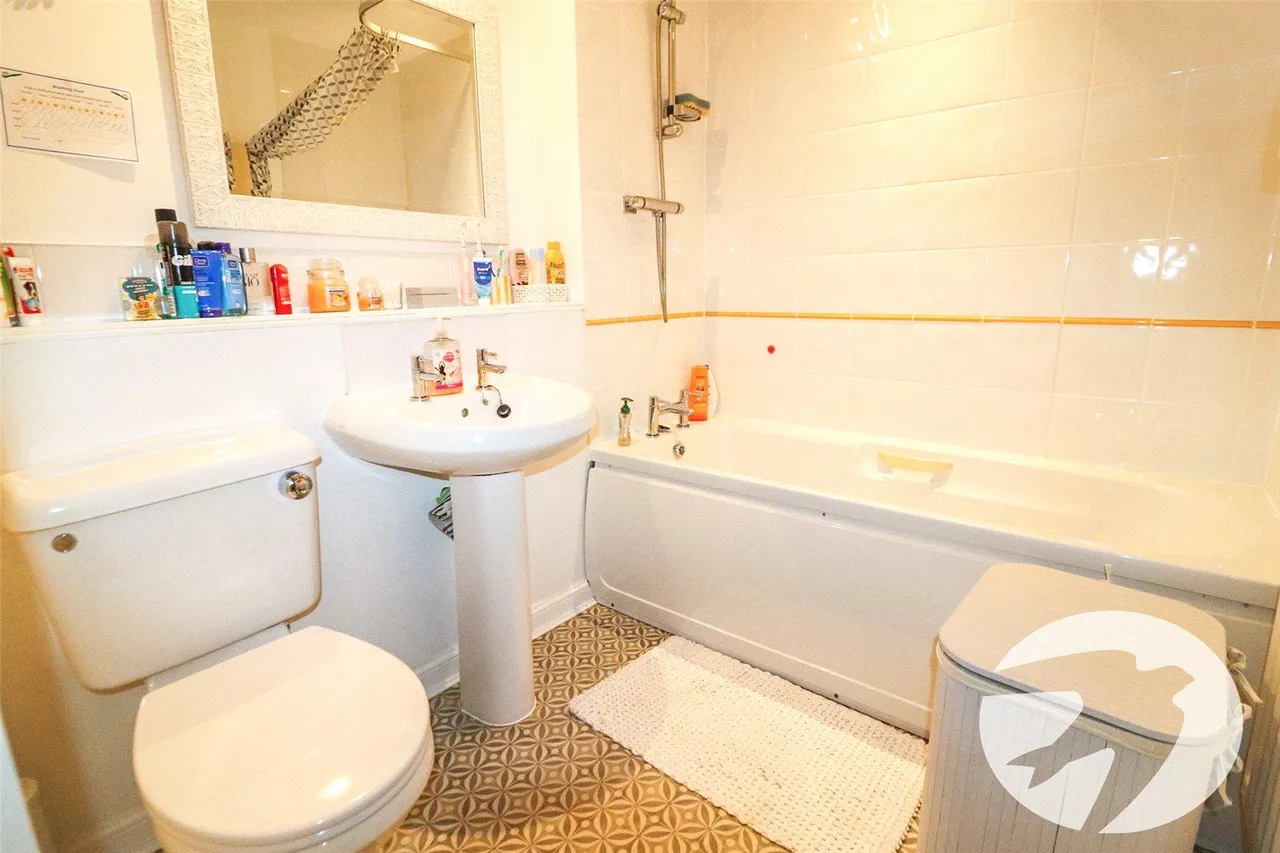 Schooner House, Chichester Wharf, DA8, photo 12