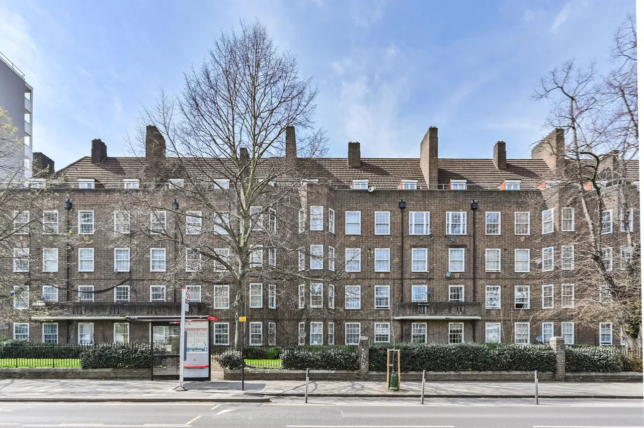3 bed flat for sale, London, SW9