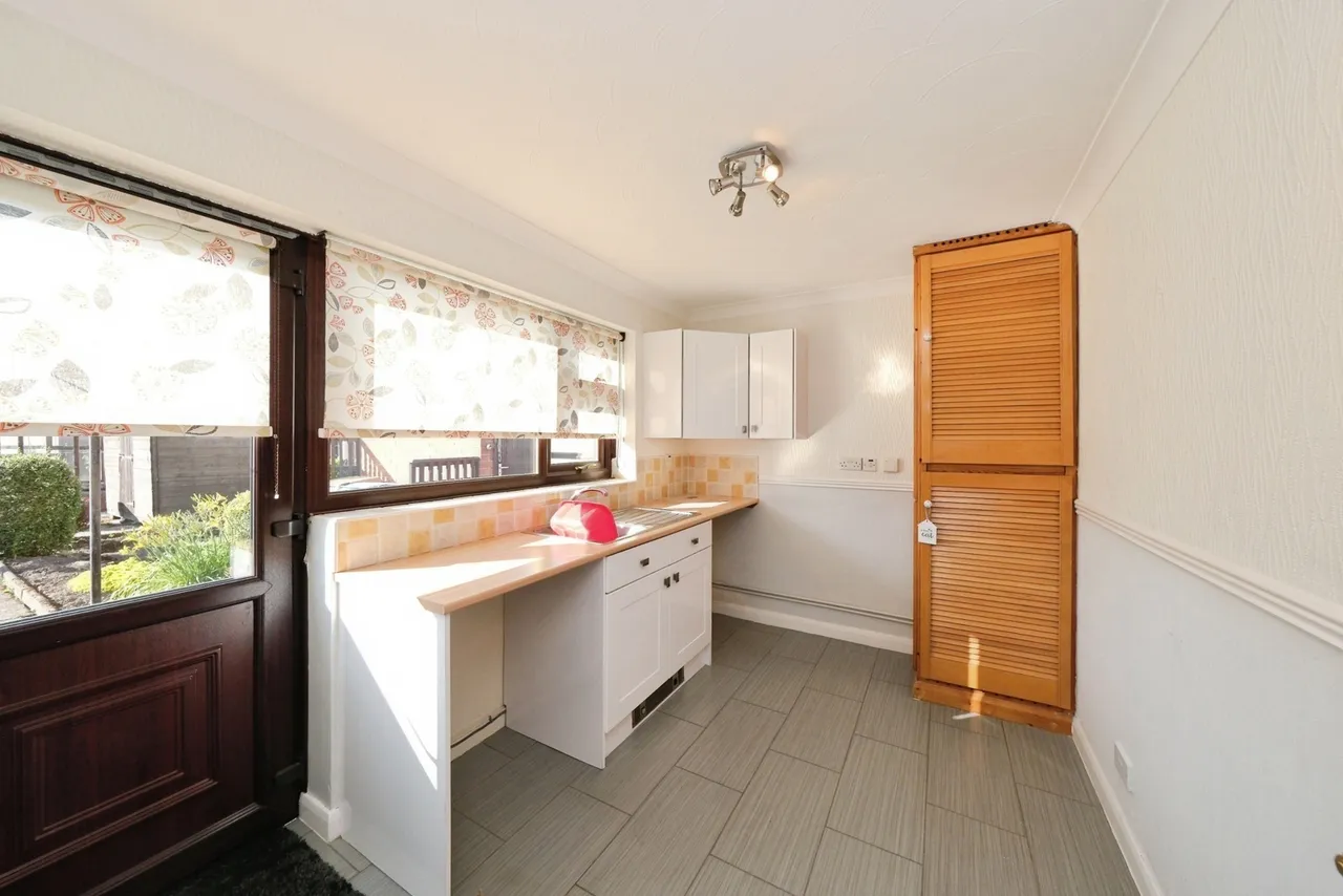 Larch Avenue, Mansfield Woodhouse, Mansfield, Nottinghamshire, NG19, photo 22