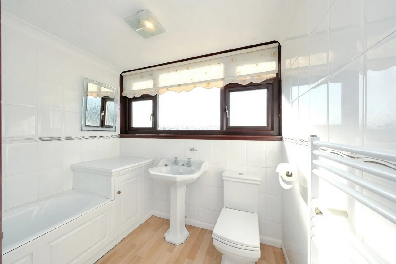 Larch Avenue, Mansfield Woodhouse, Mansfield, Nottinghamshire, NG19, photo 21