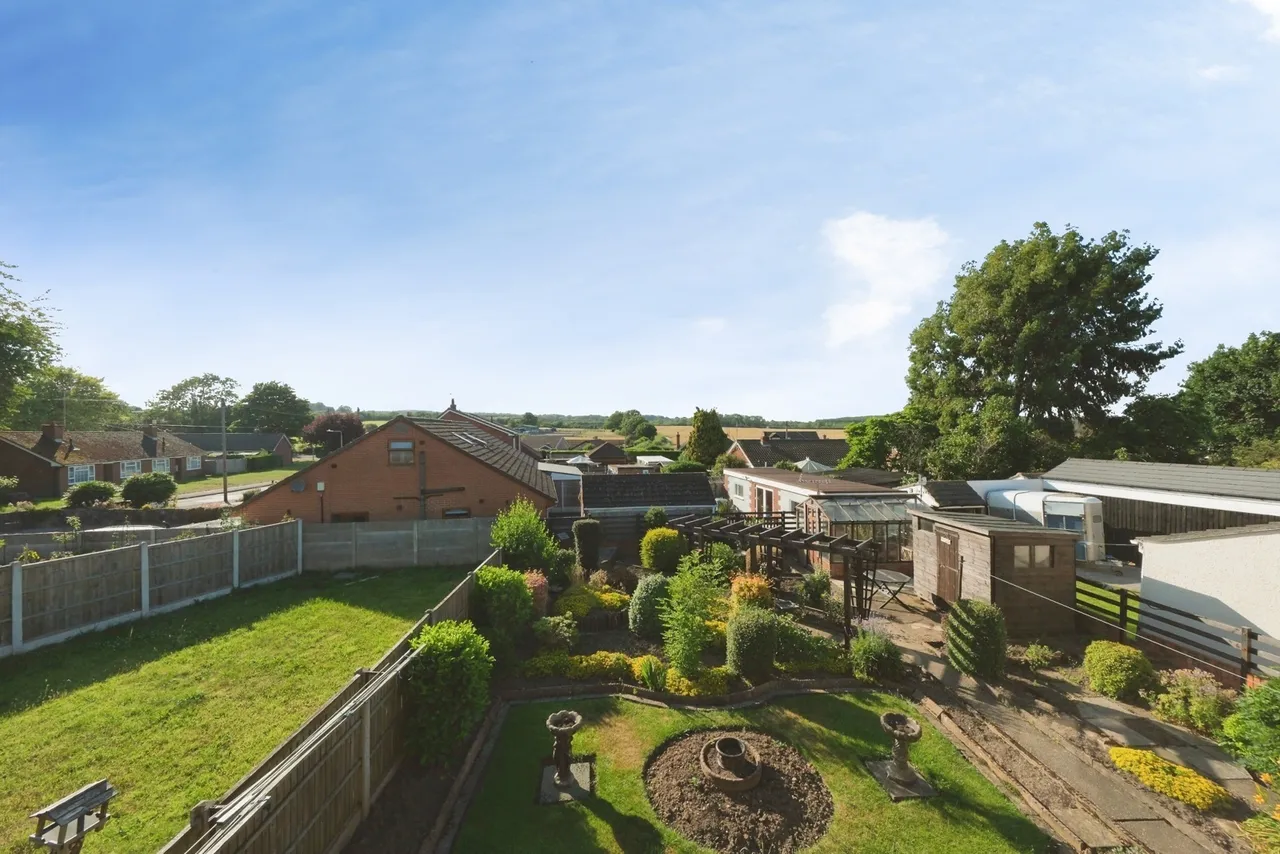 Larch Avenue, Mansfield Woodhouse, Mansfield, Nottinghamshire, NG19, photo 7