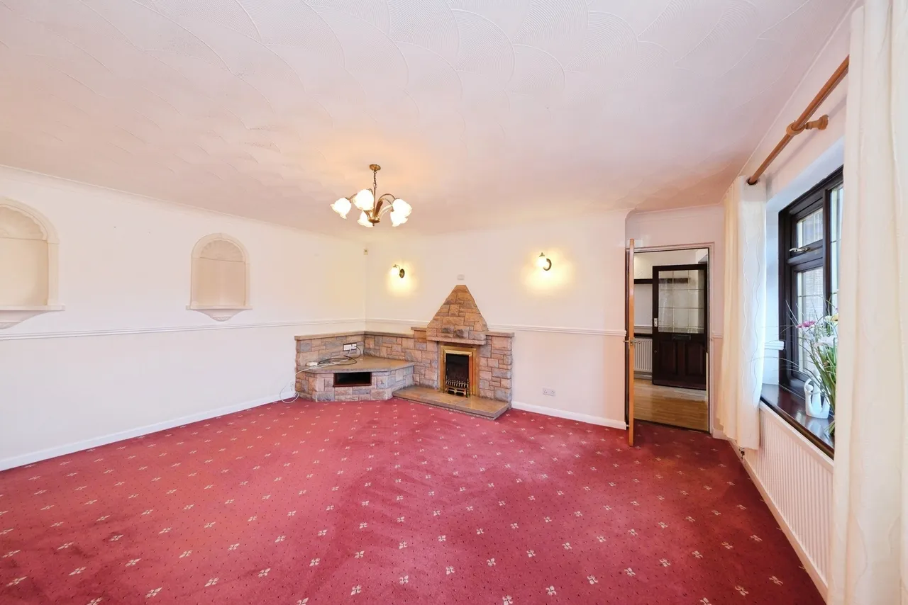Larch Avenue, Mansfield Woodhouse, Mansfield, Nottinghamshire, NG19, photo 5