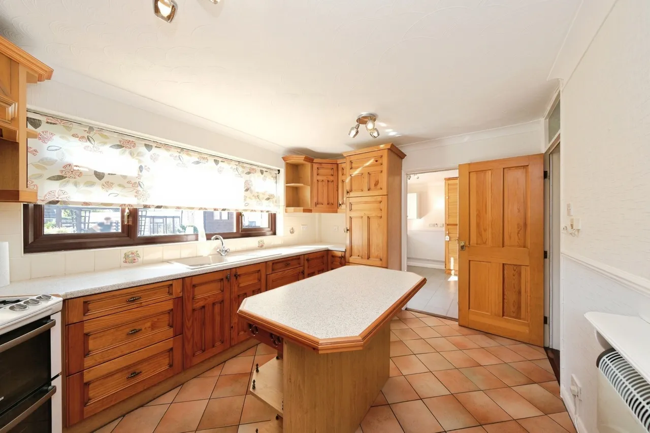 Larch Avenue, Mansfield Woodhouse, Mansfield, Nottinghamshire, NG19, photo 3