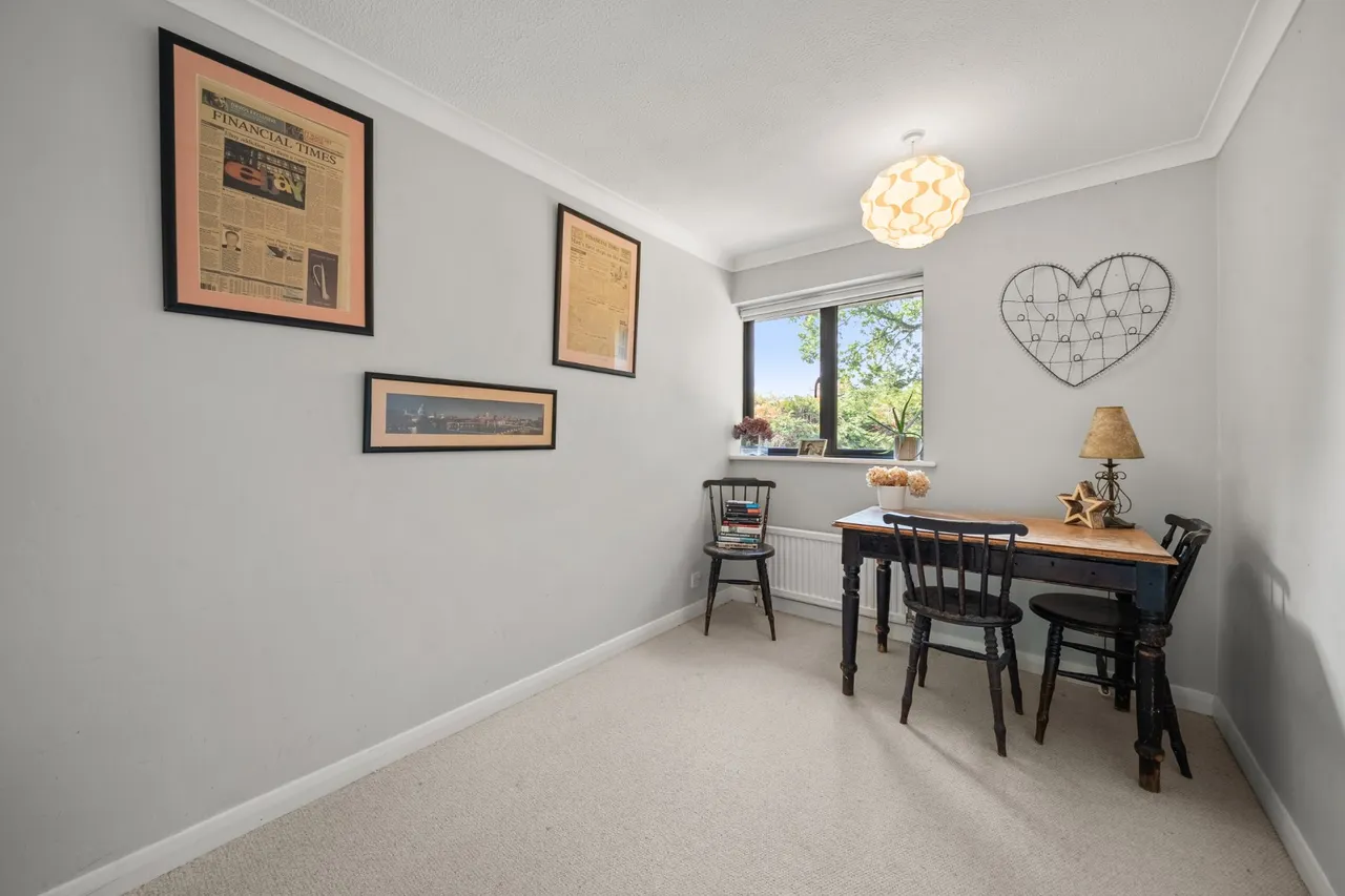 Old Avenue, West Byfleet, KT14, photo 17