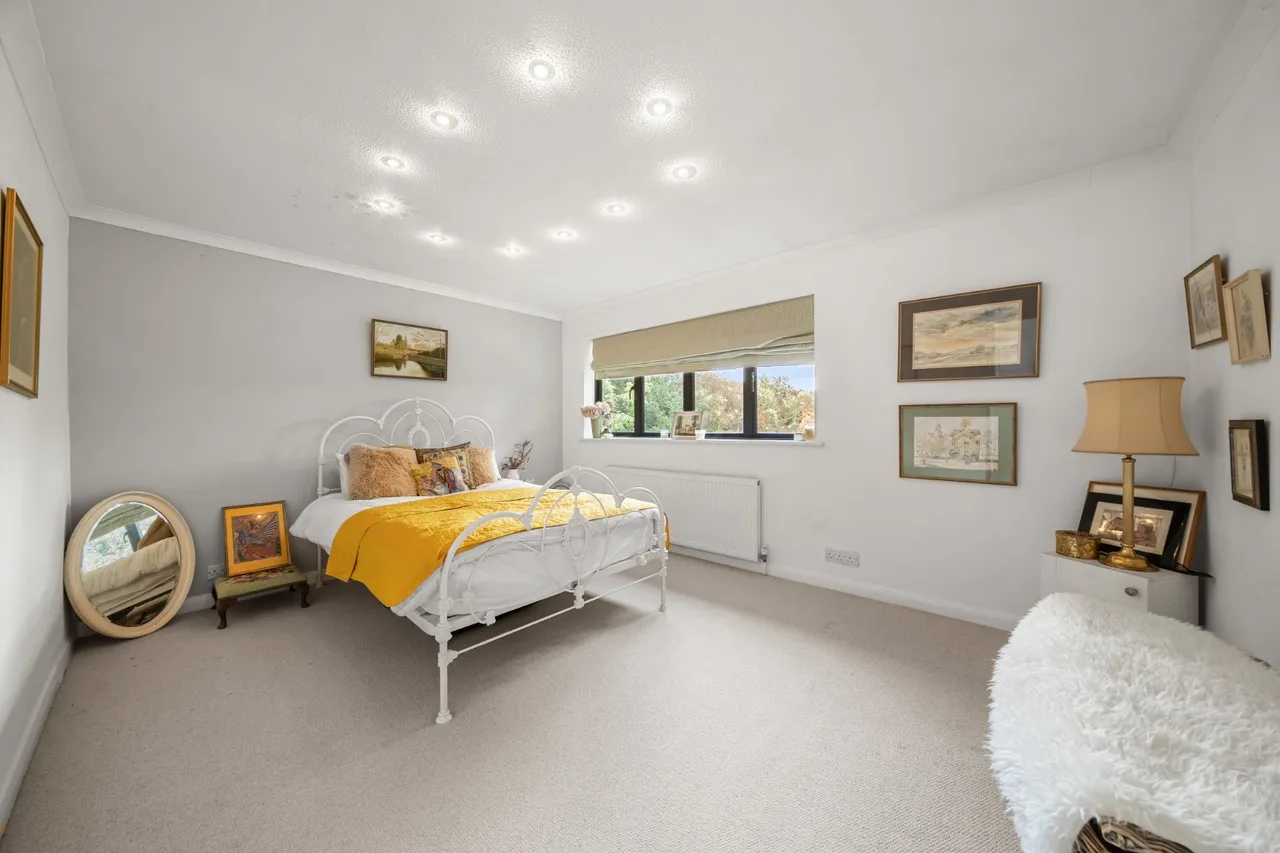 Old Avenue, West Byfleet, KT14, photo 16