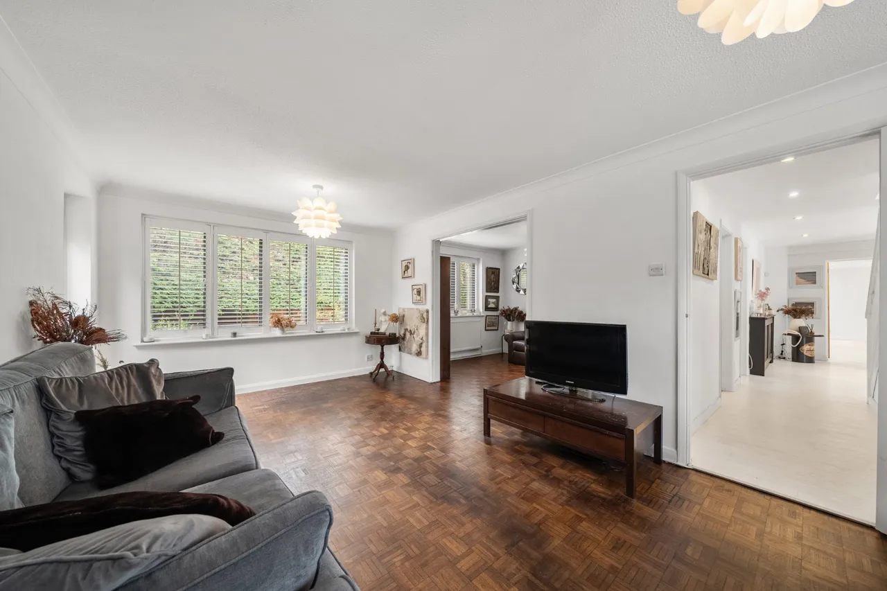 Old Avenue, West Byfleet, KT14, photo 8
